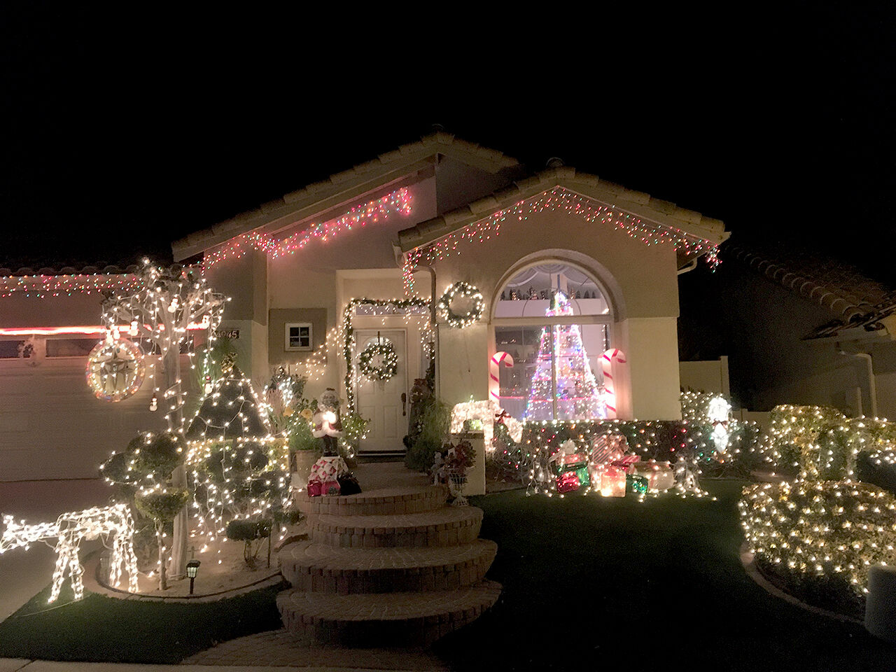 Holiday House Decorating Contest